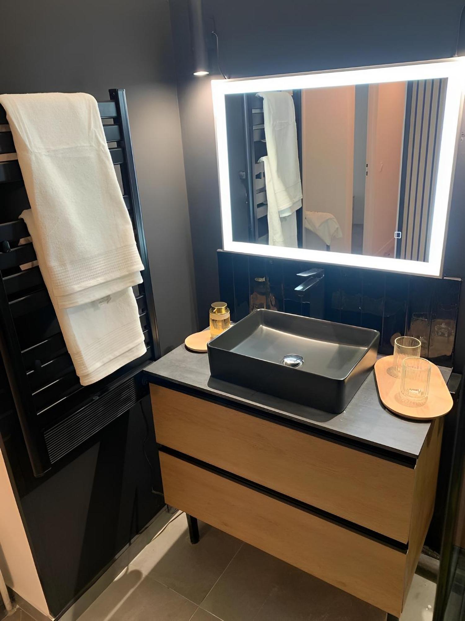 Magnifique Appartement, 3 Min De Paris Levallois-Perret Exteriör bild